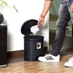 Classic Pedal Dustbin Black / 6 Litre